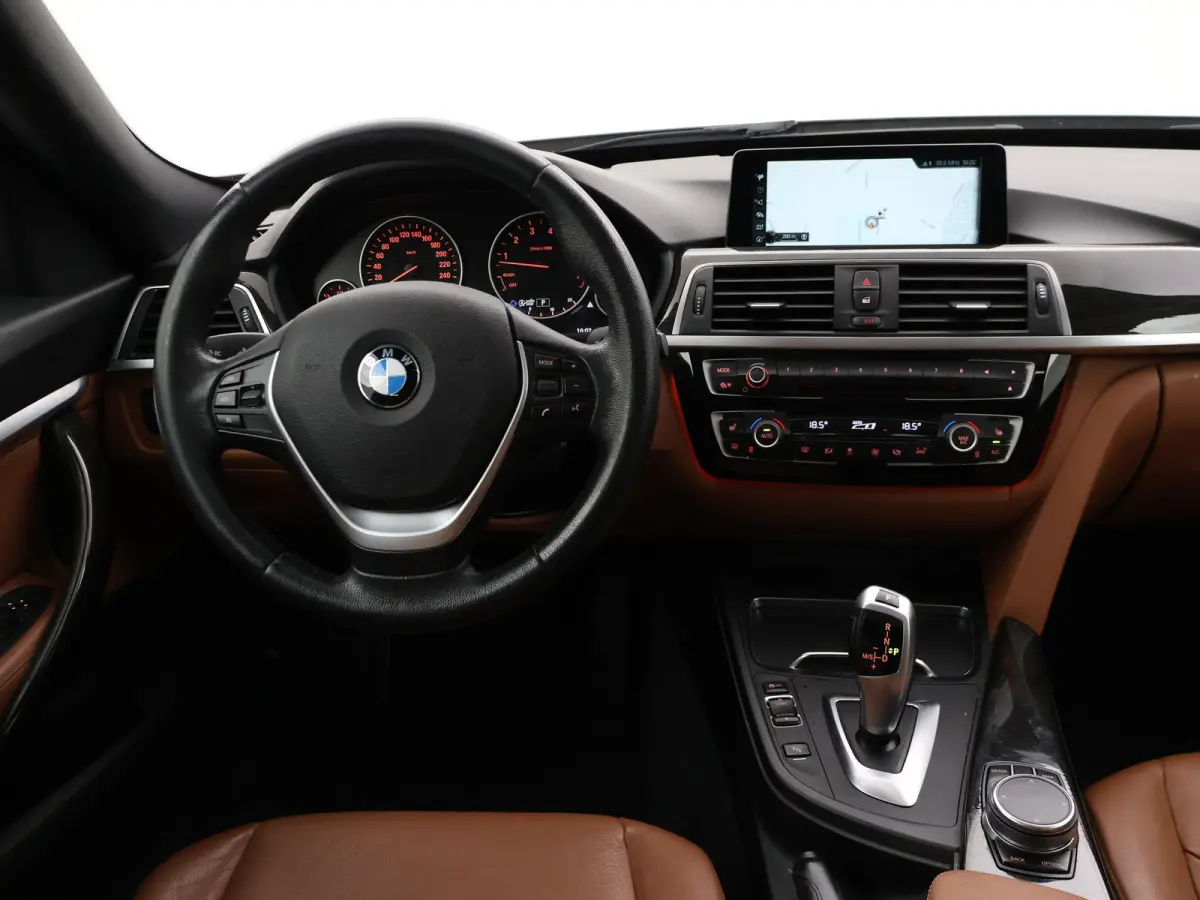320i 184 PK + PANORAMA | LEDER | NAVI PRO | LED | STOELVERWARMING