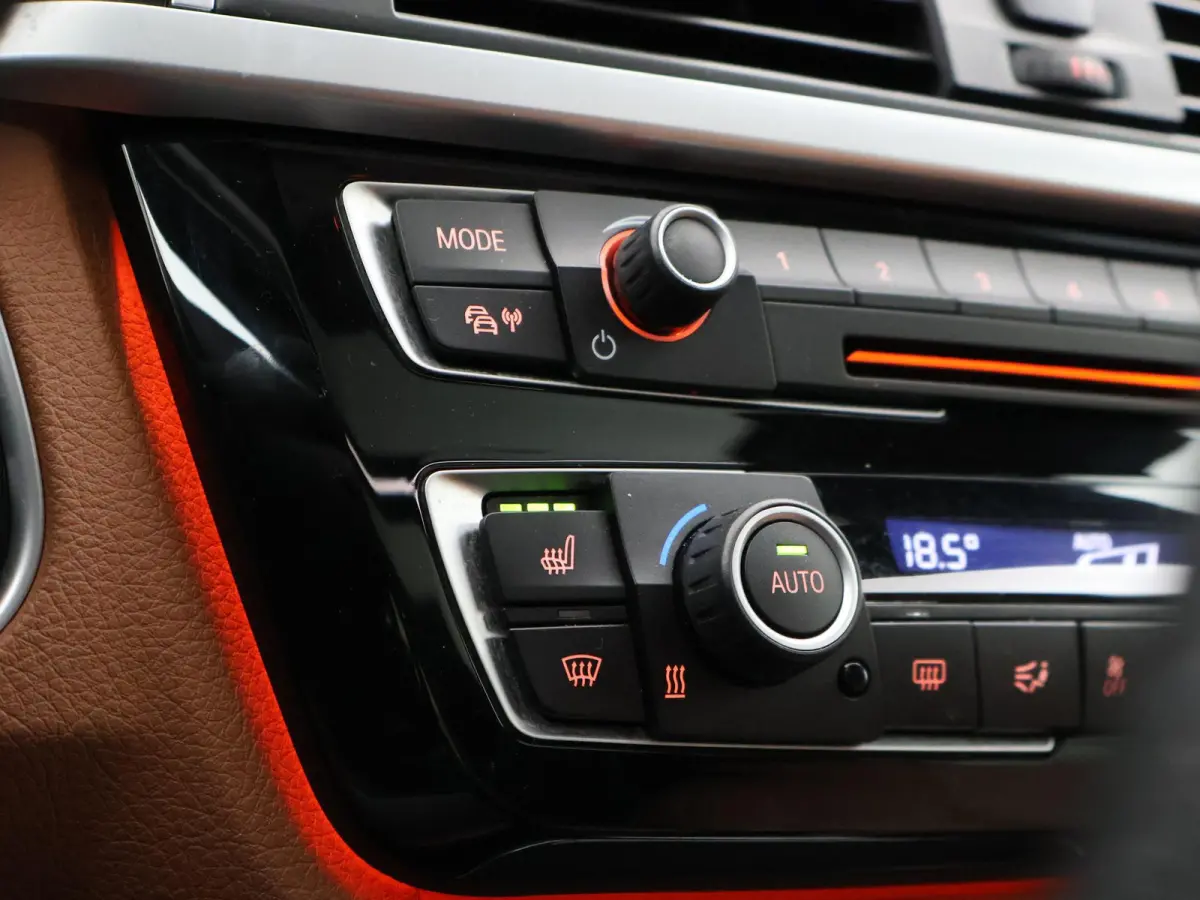320i 184 PK + PANORAMA | LEDER | NAVI PRO | LED | STOELVERWARMING