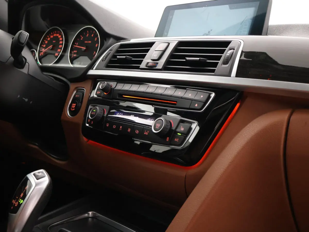 320i 184 PK + PANORAMA | LEDER | NAVI PRO | LED | STOELVERWARMING