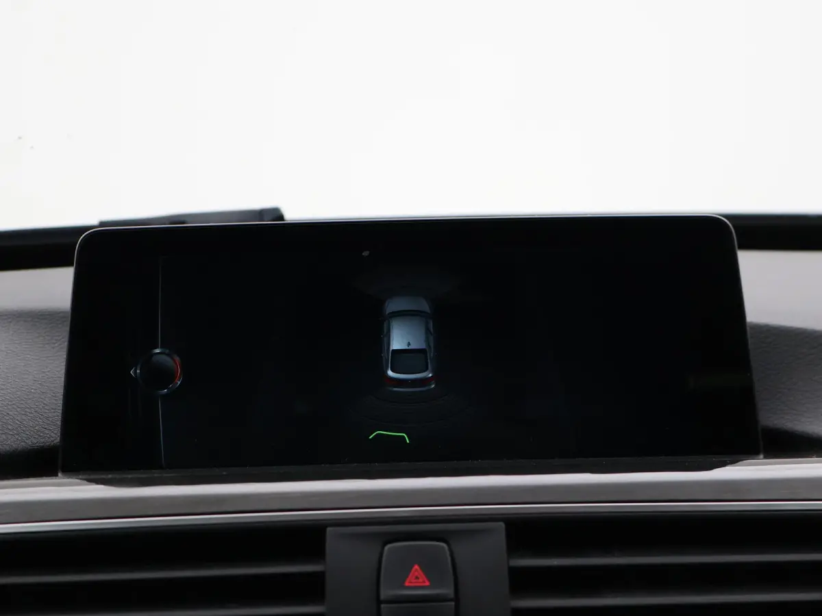 320i 184 PK + PANORAMA | LEDER | NAVI PRO | LED | STOELVERWARMING