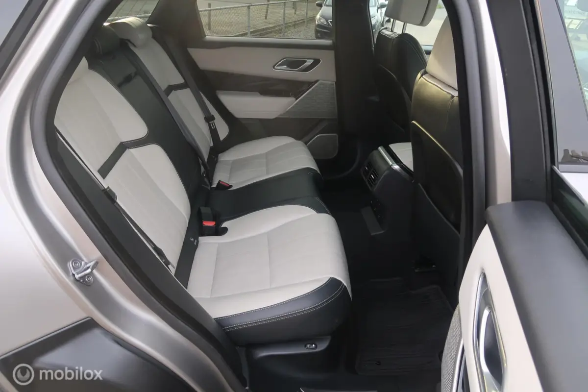 3.0 V6 AWD R-Dynamic HSE