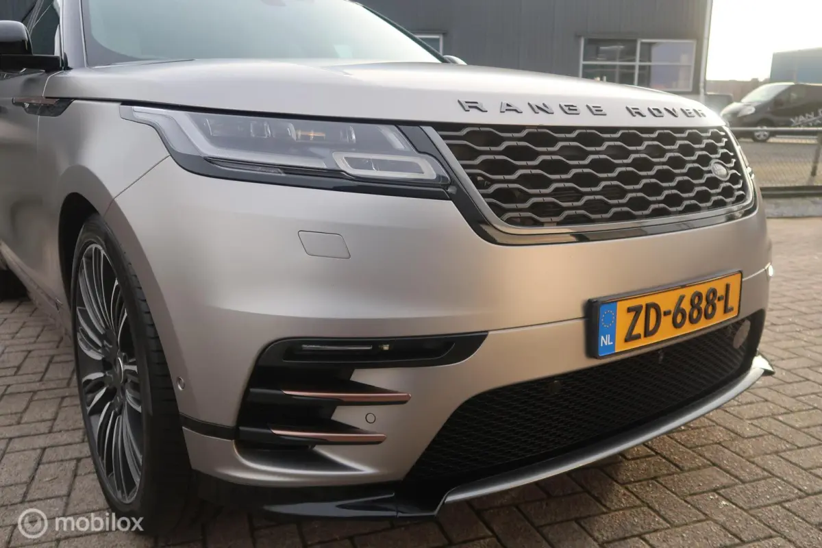 3.0 V6 AWD R-Dynamic HSE
