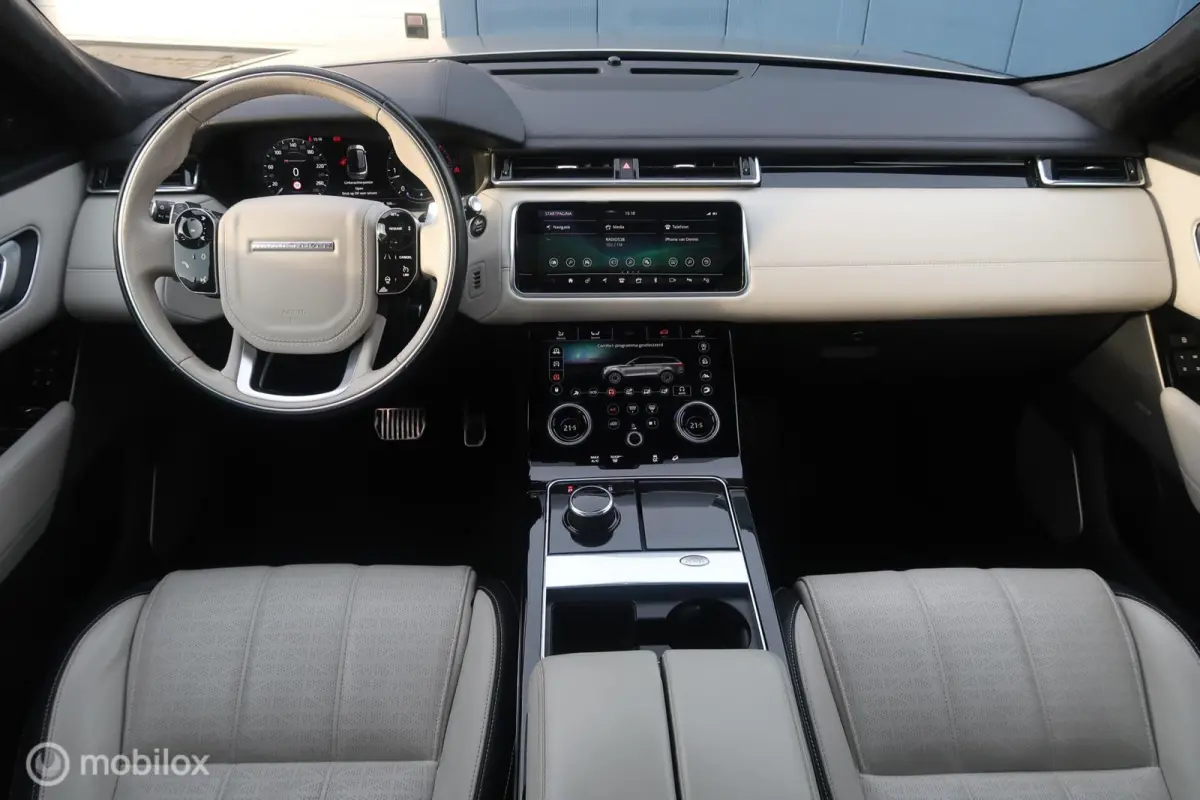 3.0 V6 AWD R-Dynamic HSE