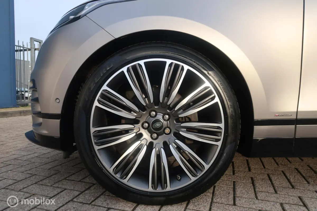3.0 V6 AWD R-Dynamic HSE