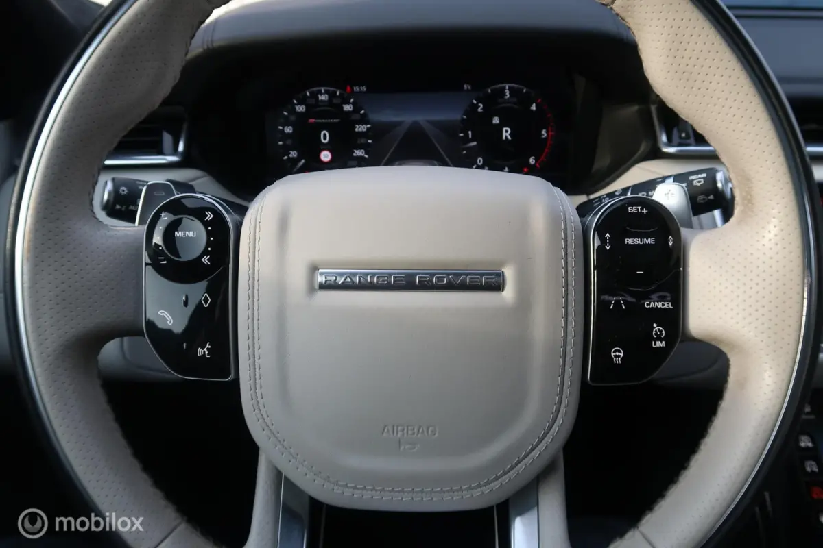 3.0 V6 AWD R-Dynamic HSE