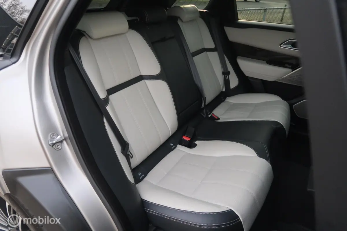 3.0 V6 AWD R-Dynamic HSE