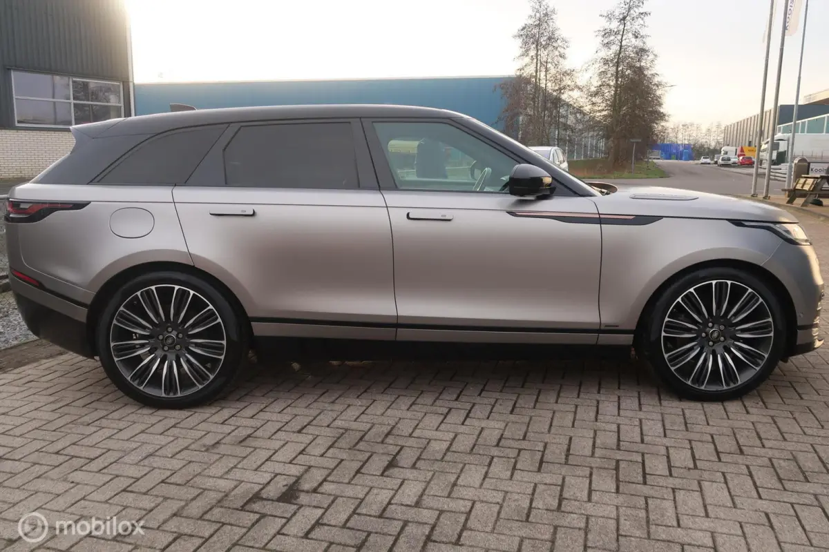 3.0 V6 AWD R-Dynamic HSE