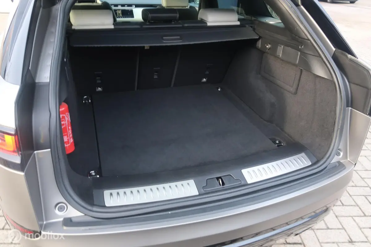 3.0 V6 AWD R-Dynamic HSE