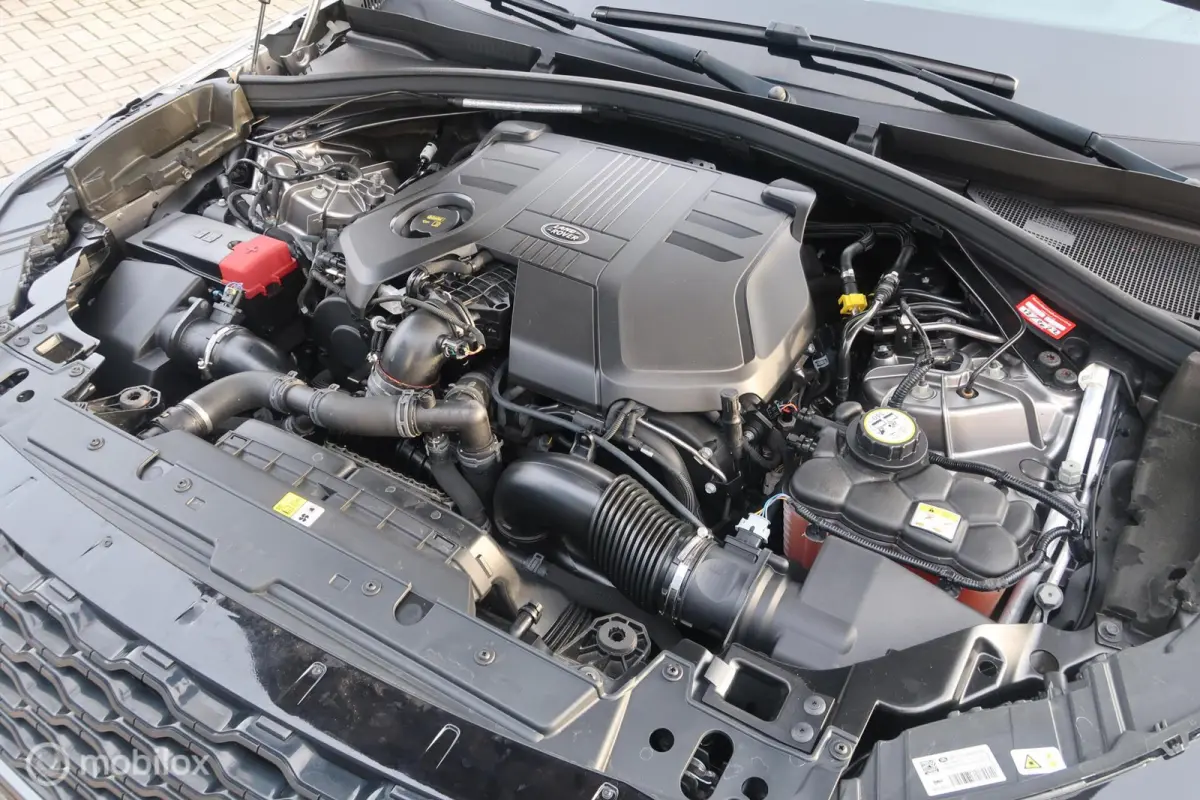 3.0 V6 AWD R-Dynamic HSE