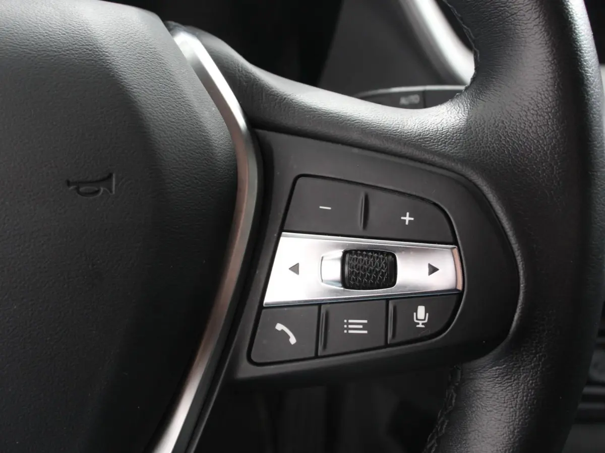 118i Automaat High Executive Navigatie Cruise Control Apple Carplay Android Auto Parkeersensoren Virtual Cockpit LED Verlichting Sfeerverlichting Getinte Ramen Climate Control