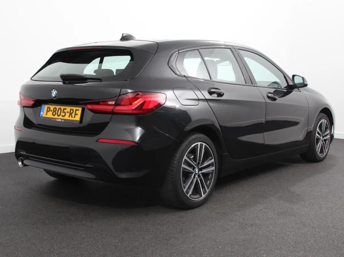 118i Automaat High Executive Navigatie Cruise Control Apple Carplay Android Auto Parkeersensoren Virtual Cockpit LED Verlichting Sfeerverlichting Getinte Ramen Climate Control