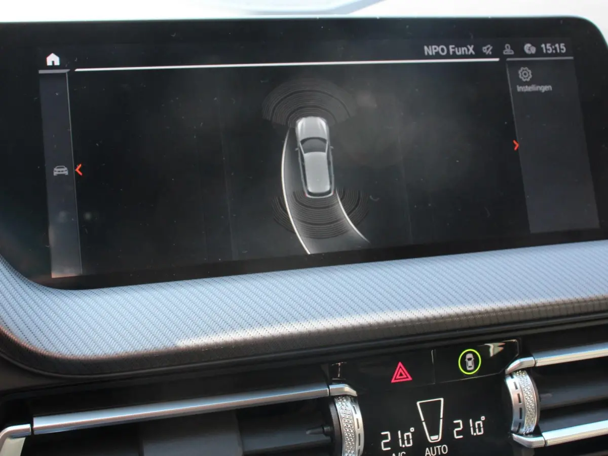 118i Automaat High Executive Navigatie Cruise Control Apple Carplay Android Auto Parkeersensoren Virtual Cockpit LED Verlichting Sfeerverlichting Getinte Ramen Climate Control