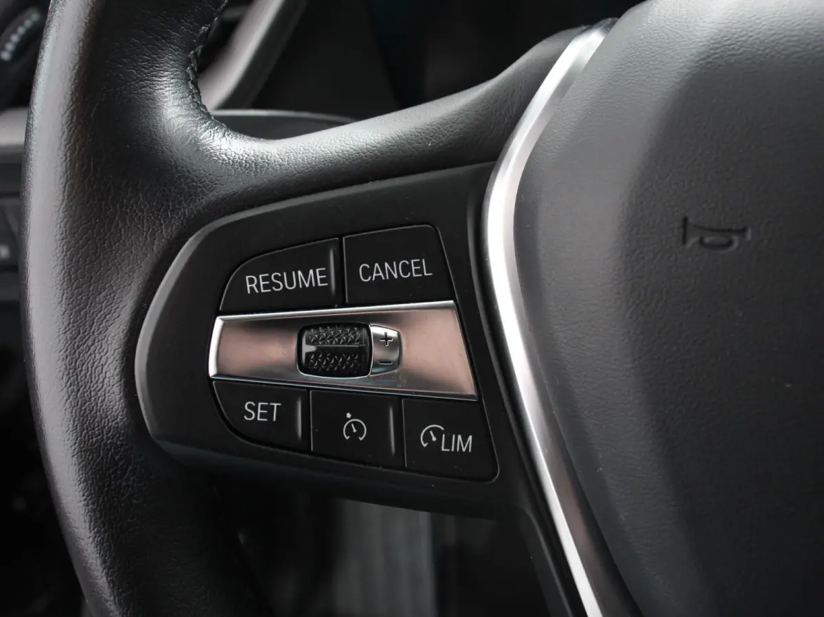 118i Automaat High Executive Navigatie Cruise Control Apple Carplay Android Auto Parkeersensoren Virtual Cockpit LED Verlichting Sfeerverlichting Getinte Ramen Climate Control