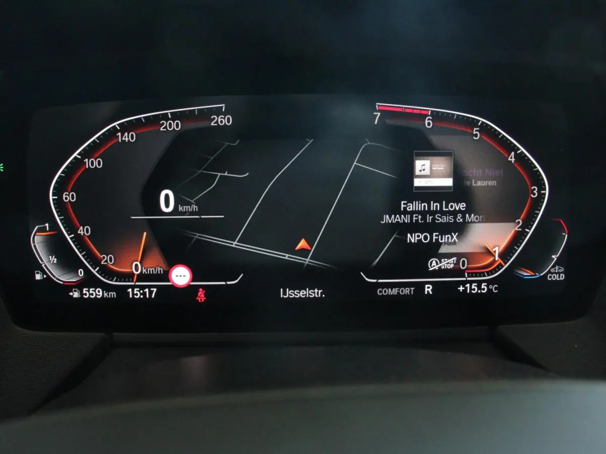 118i Automaat High Executive Navigatie Cruise Control Apple Carplay Android Auto Parkeersensoren Virtual Cockpit LED Verlichting Sfeerverlichting Getinte Ramen Climate Control