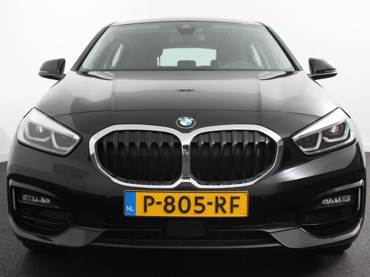 118i Automaat High Executive Navigatie Cruise Control Apple Carplay Android Auto Parkeersensoren Virtual Cockpit LED Verlichting Sfeerverlichting Getinte Ramen Climate Control