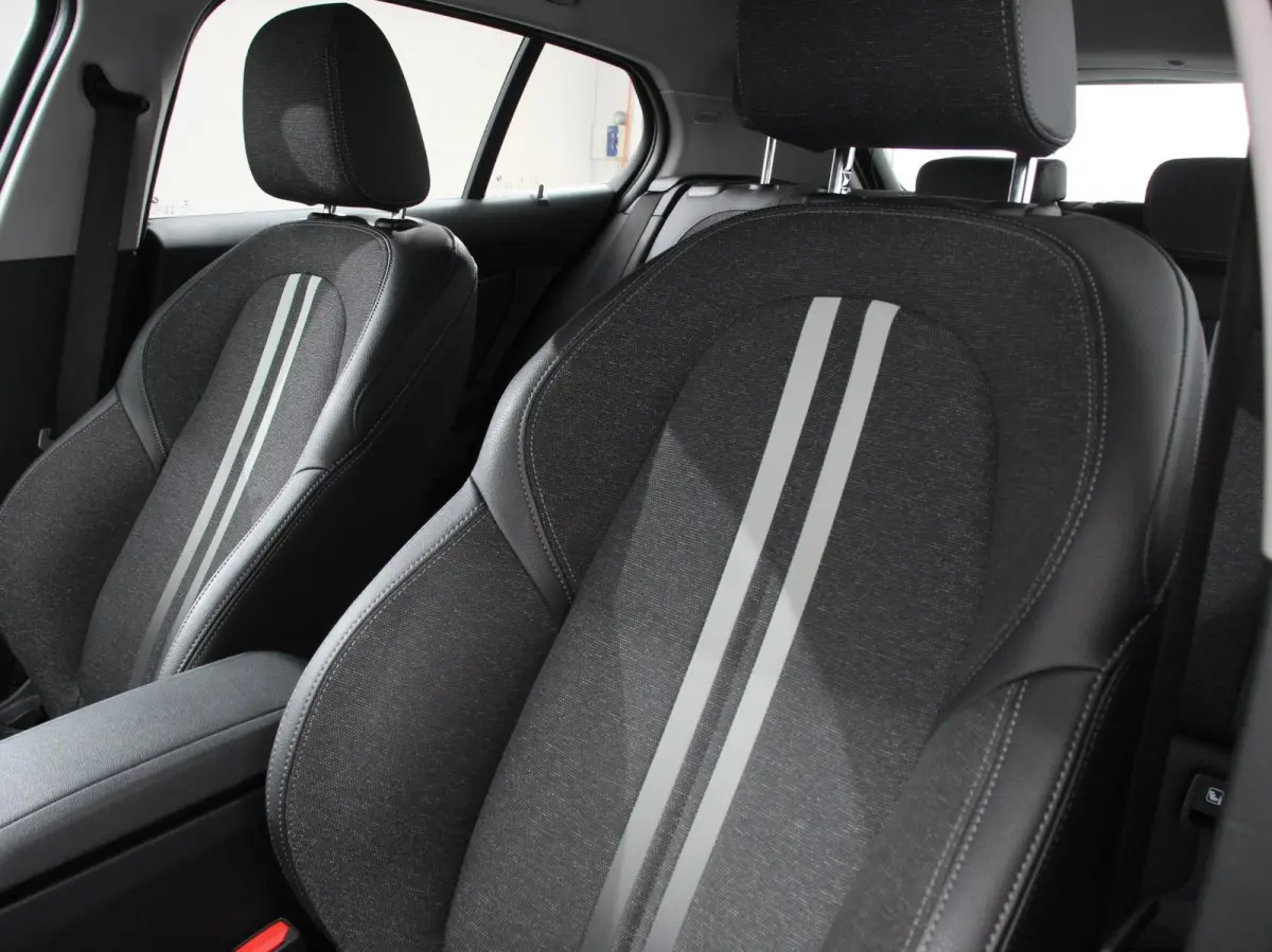 118i Automaat High Executive Navigatie Cruise Control Apple Carplay Android Auto Parkeersensoren Virtual Cockpit LED Verlichting Sfeerverlichting Getinte Ramen Climate Control