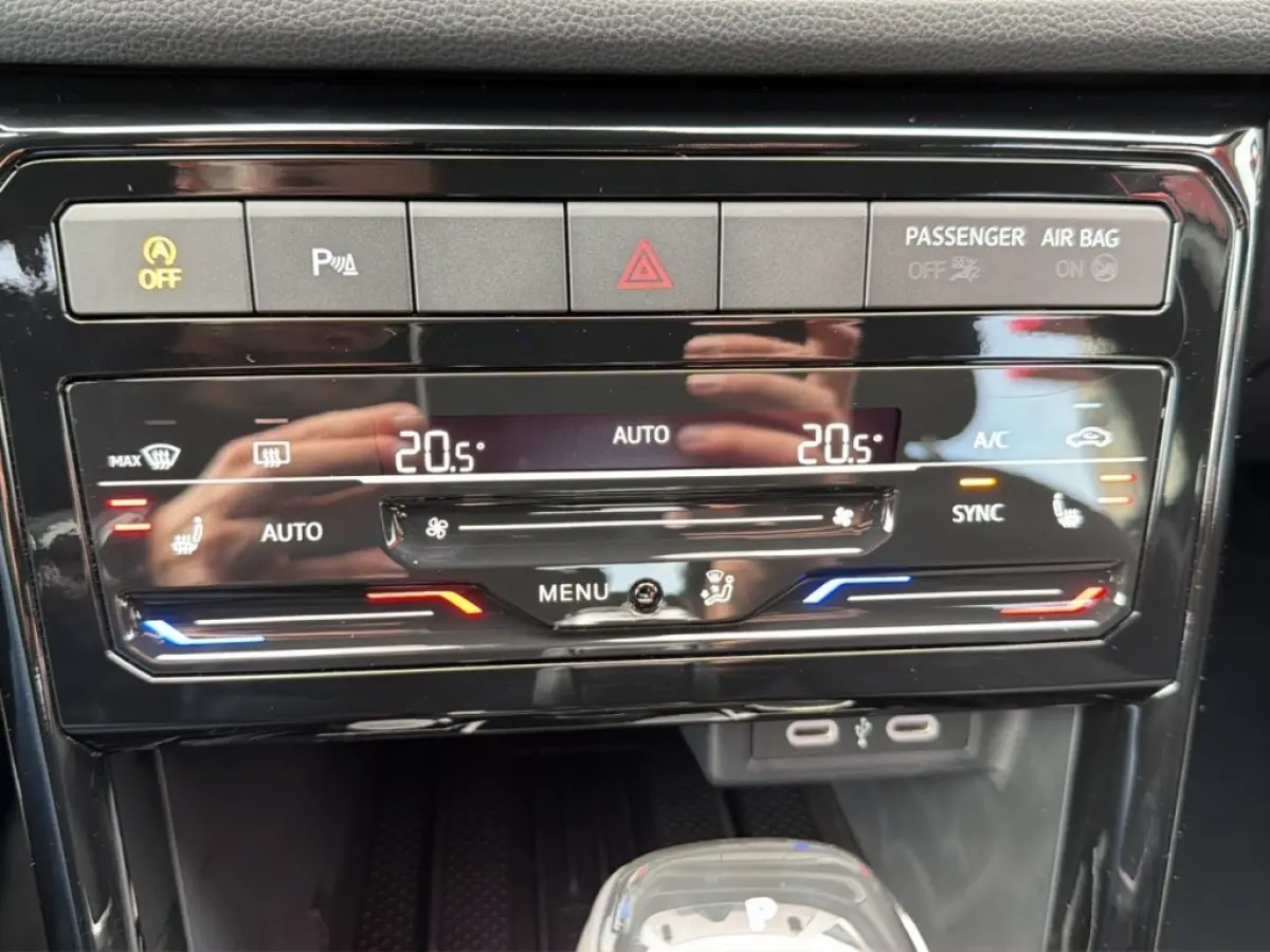 1.5 TSI DSG R-LINE TREKHAAK/CAMERA/CARPLAY/ACC/STOELVERW