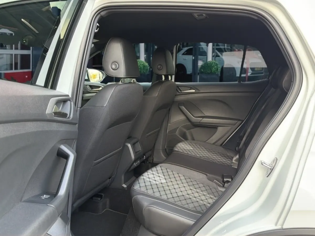 1.5 TSI DSG R-LINE TREKHAAK/CAMERA/CARPLAY/ACC/STOELVERW