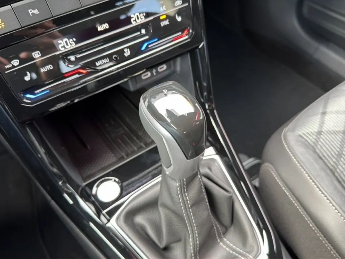 1.5 TSI DSG R-LINE TREKHAAK/CAMERA/CARPLAY/ACC/STOELVERW