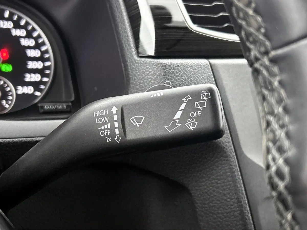 2.0 TDI L1H1 C-Edition 102PK | Automaat | Airco | Multifunctioneel stuurwiel | DAB+ | Navigatie | Parkeersensoren achter | Voorruitverwarming | Achterruitverwarming | Parkeersensoren achter 