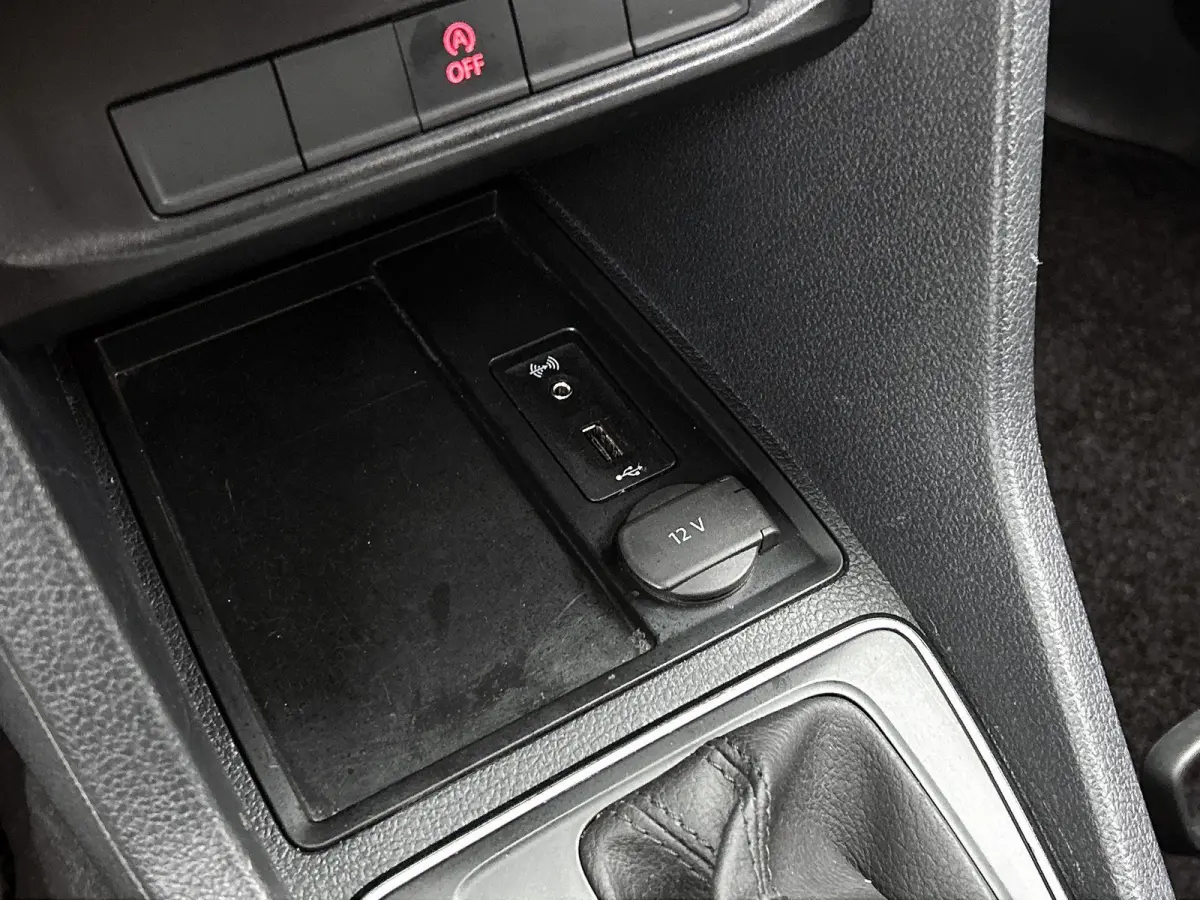 2.0 TDI L1H1 C-Edition 102PK | Automaat | Airco | Multifunctioneel stuurwiel | DAB+ | Navigatie | Parkeersensoren achter | Voorruitverwarming | Achterruitverwarming | Parkeersensoren achter 