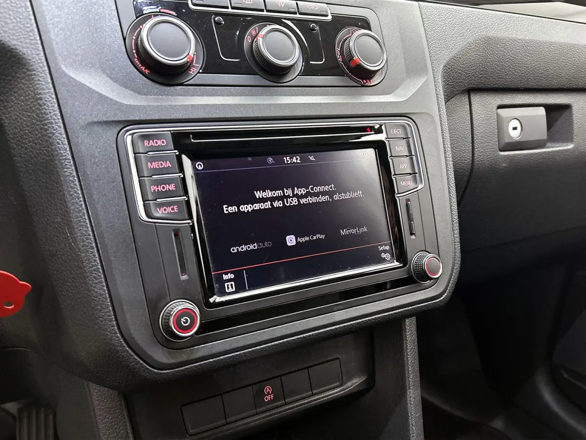 2.0 TDI L1H1 C-Edition 102PK | Automaat | Airco | Multifunctioneel stuurwiel | DAB+ | Navigatie | Parkeersensoren achter | Voorruitverwarming | Achterruitverwarming | Parkeersensoren achter 