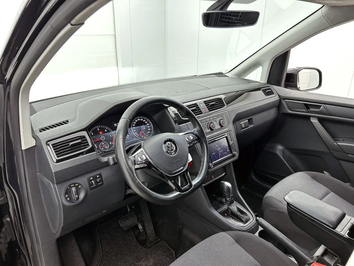 2.0 TDI L1H1 C-Edition 102PK | Automaat | Airco | Multifunctioneel stuurwiel | DAB+ | Navigatie | Parkeersensoren achter | Voorruitverwarming | Achterruitverwarming | Parkeersensoren achter 