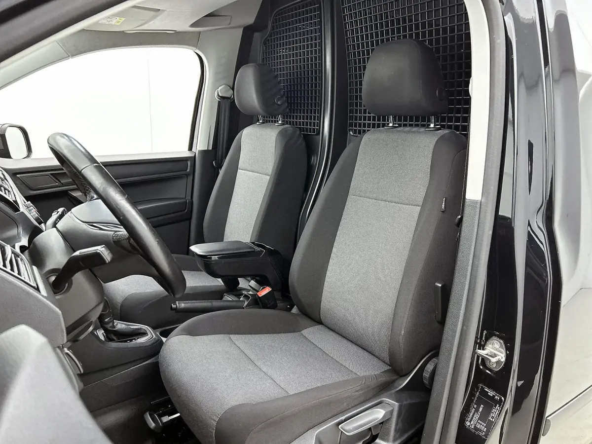 2.0 TDI L1H1 C-Edition 102PK | Automaat | Airco | Multifunctioneel stuurwiel | DAB+ | Navigatie | Parkeersensoren achter | Voorruitverwarming | Achterruitverwarming | Parkeersensoren achter 