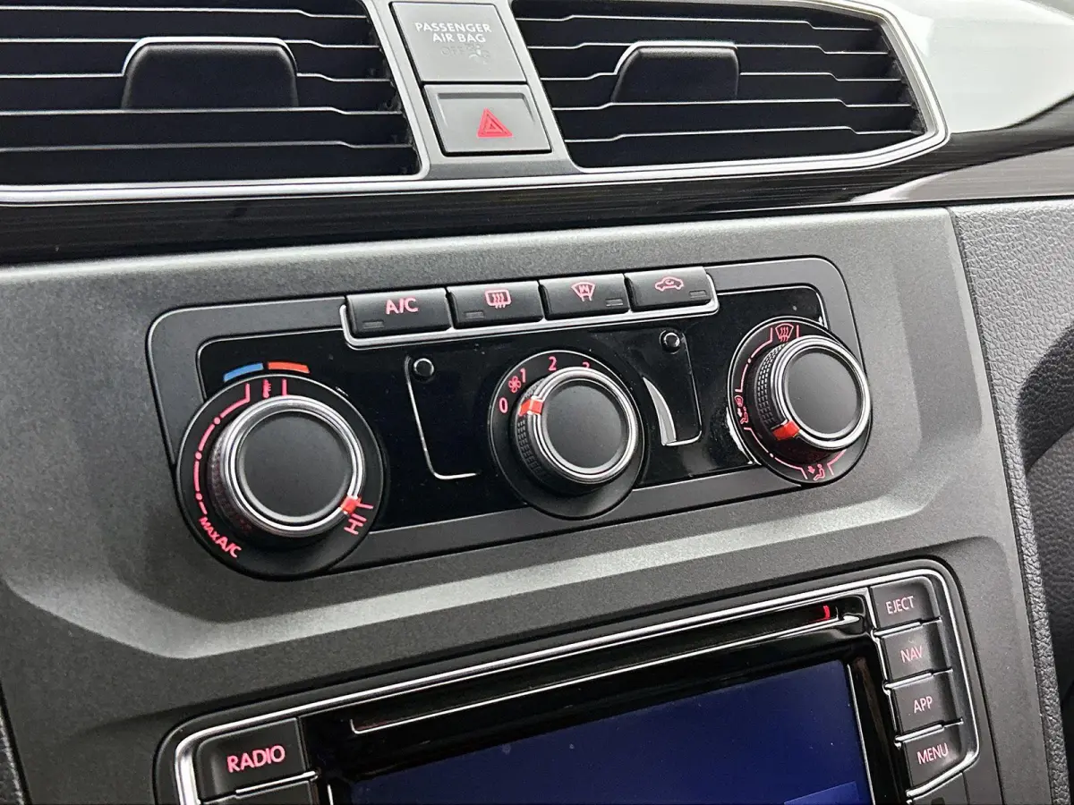 2.0 TDI L1H1 C-Edition 102PK | Automaat | Airco | Multifunctioneel stuurwiel | DAB+ | Navigatie | Parkeersensoren achter | Voorruitverwarming | Achterruitverwarming | Parkeersensoren achter 