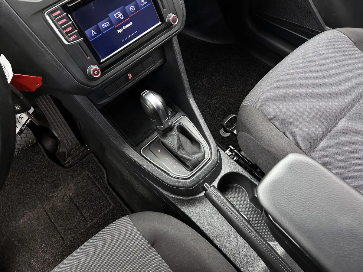 2.0 TDI L1H1 C-Edition 102PK | Automaat | Airco | Multifunctioneel stuurwiel | DAB+ | Navigatie | Parkeersensoren achter | Voorruitverwarming | Achterruitverwarming | Parkeersensoren achter 