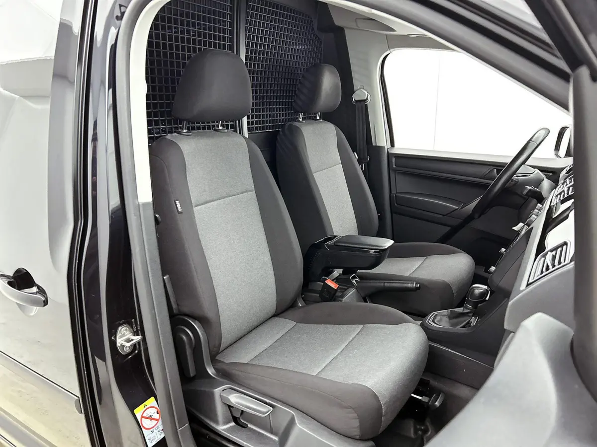 2.0 TDI L1H1 C-Edition 102PK | Automaat | Airco | Multifunctioneel stuurwiel | DAB+ | Navigatie | Parkeersensoren achter | Voorruitverwarming | Achterruitverwarming | Parkeersensoren achter 