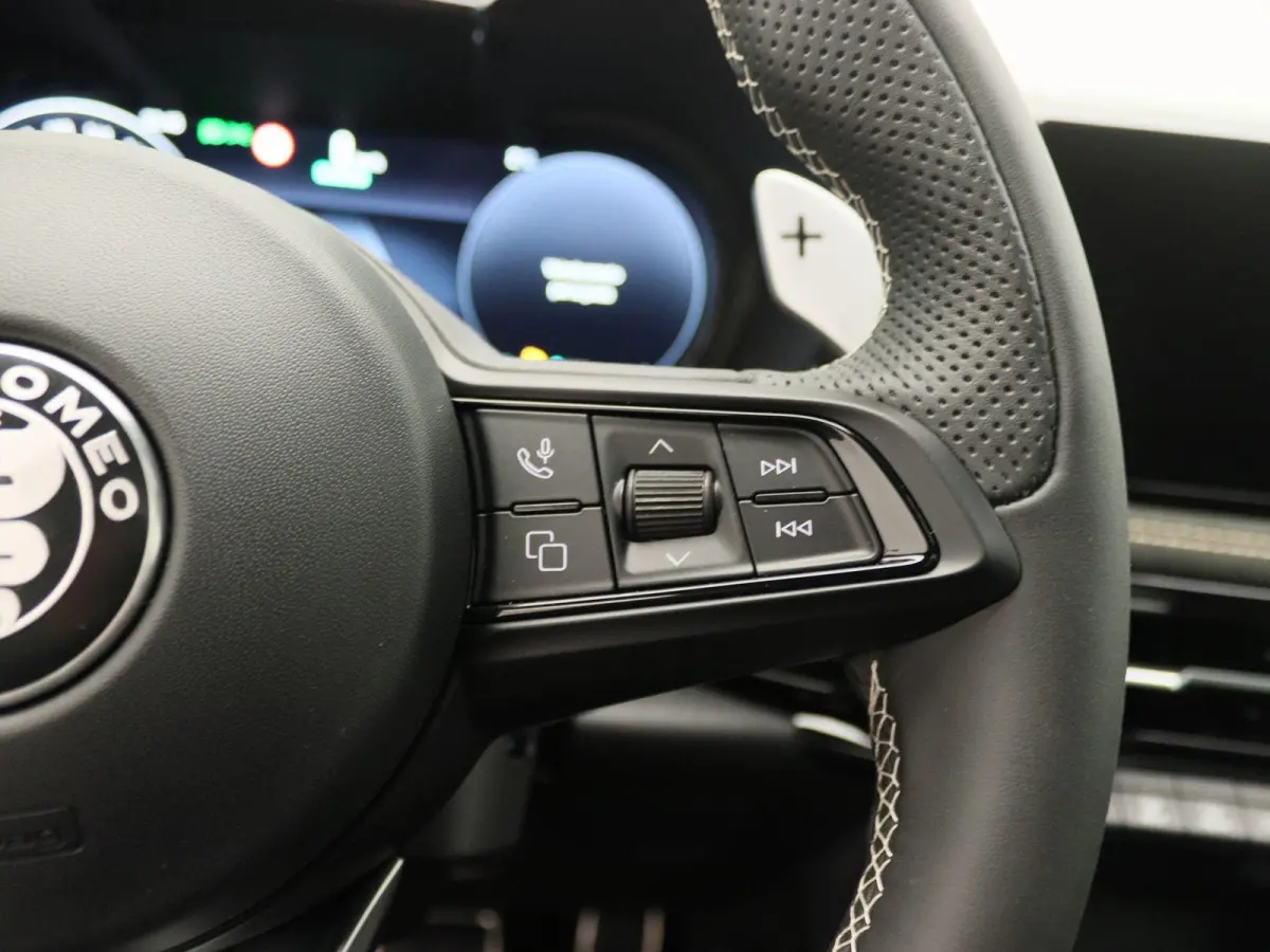 1.3 Ibrida Plug-In Q4 Sport Speciale | Panoramadak | Harman Kardon | Matrix LED | Memory Stoelen | 20" Velgen