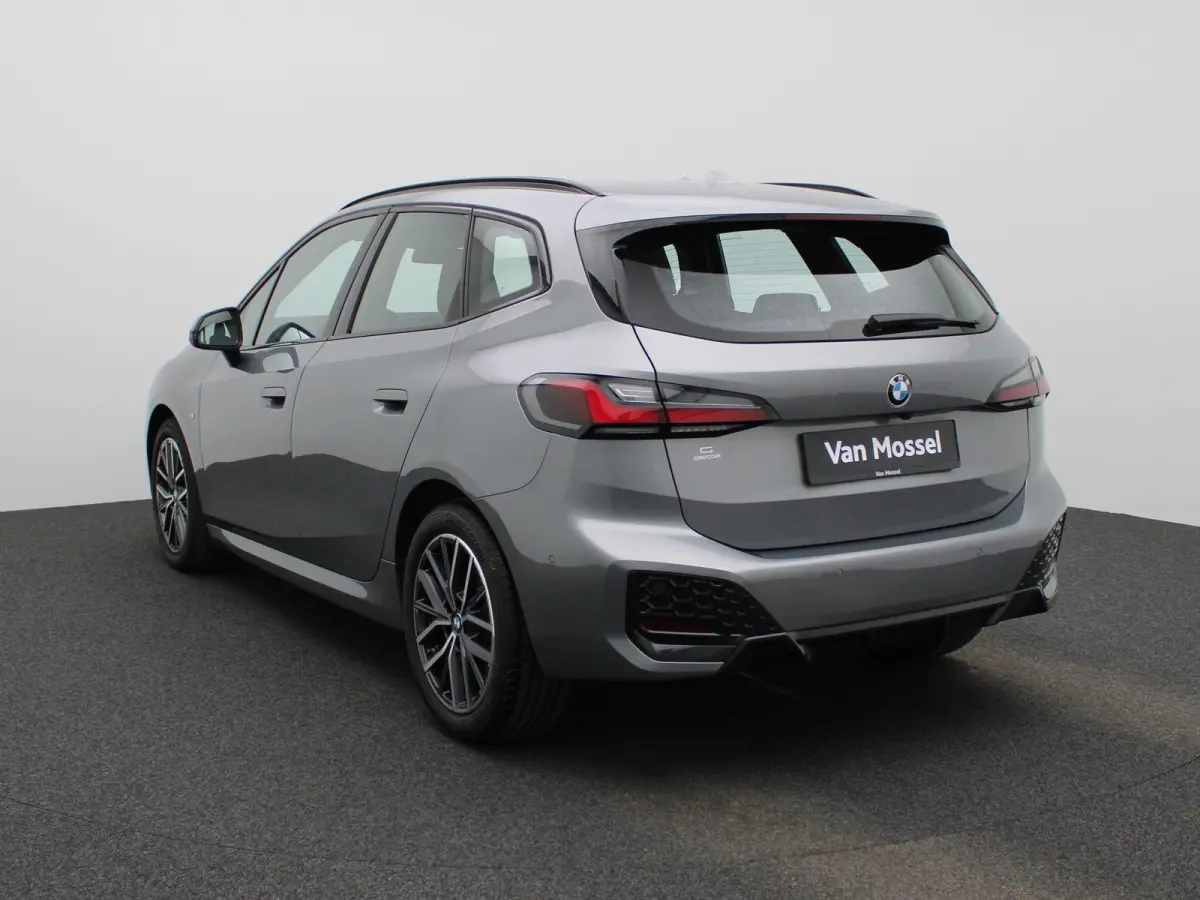 218i M-Sport AUTOMAAT | Carplay | Camera | CruiseControl | Stoelverwarming | Navigatie | M-Pakket |