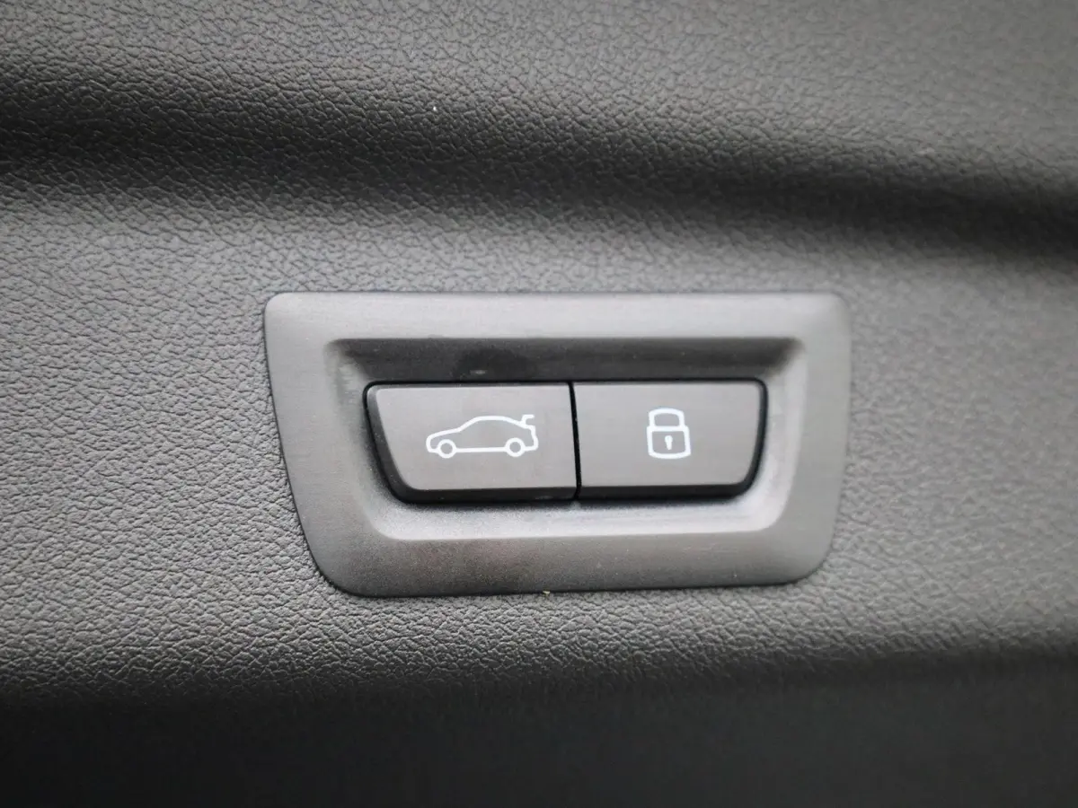 218i M-Sport AUTOMAAT | Carplay | Camera | CruiseControl | Stoelverwarming | Navigatie | M-Pakket |