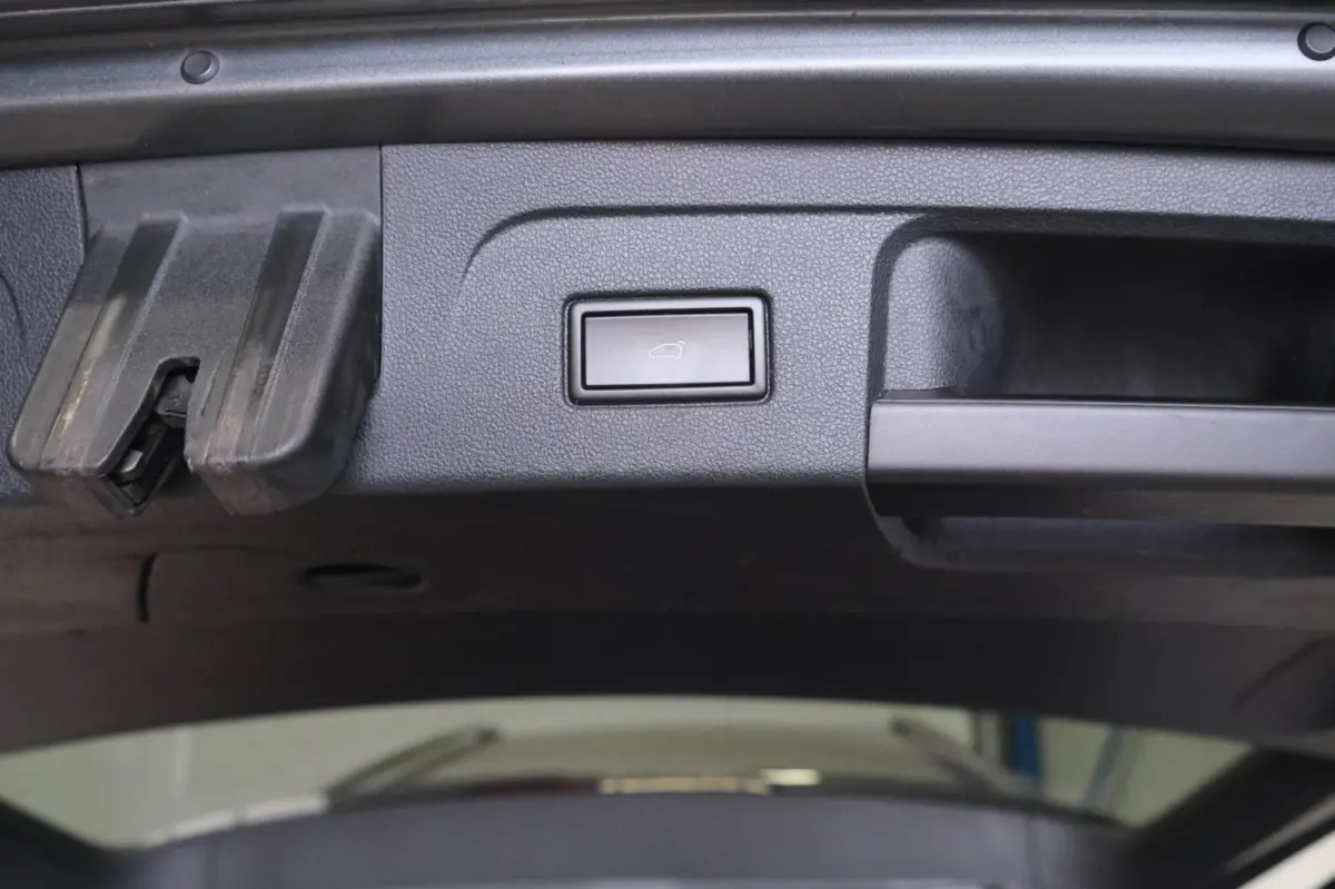 1.6 TDI - Grijskenteken, Airco, Cruise, Navi, PDC, Camera, Trekhaak.