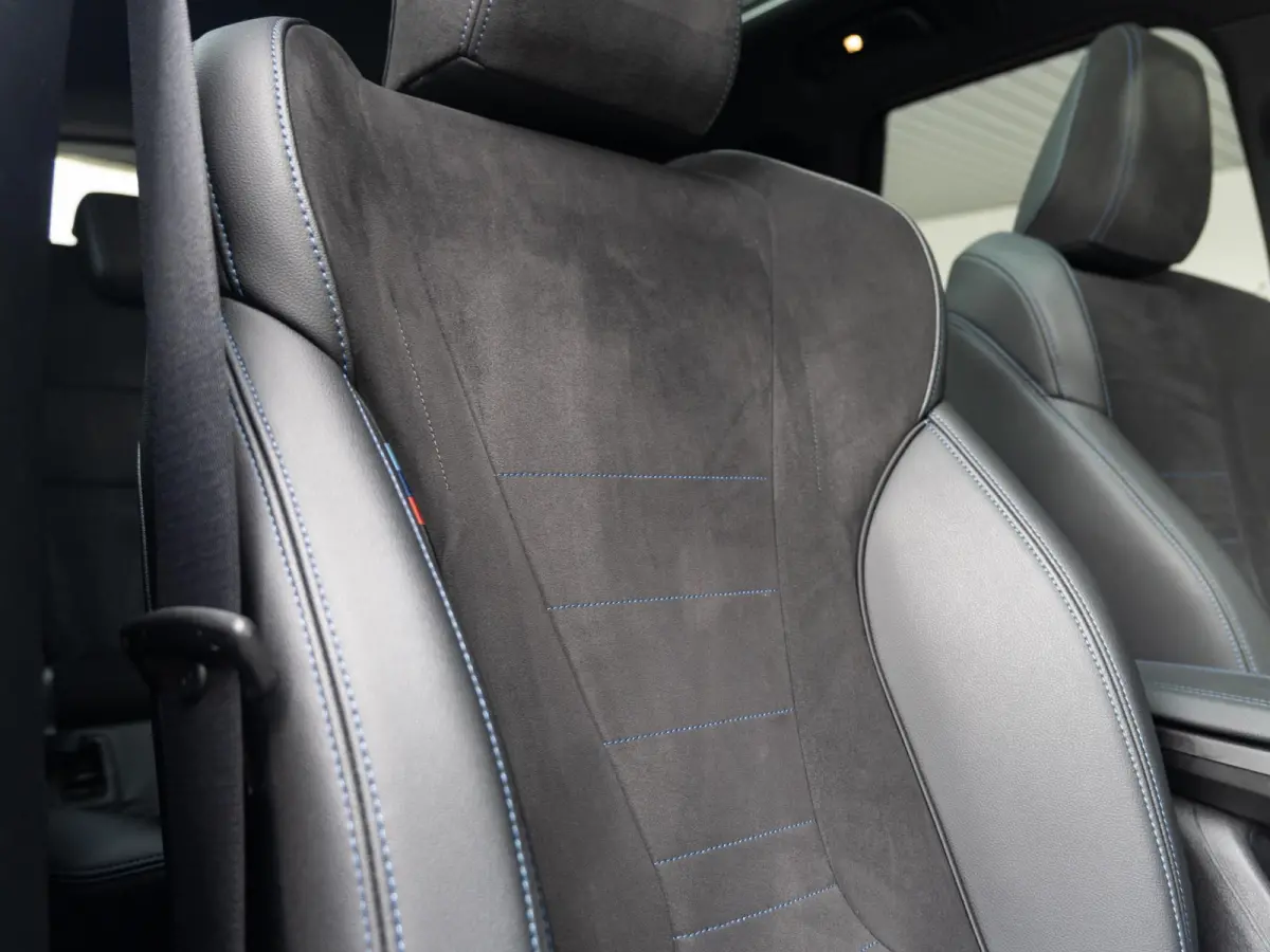 xDrive23i | M Sportpakket | Travel Pack | Achteruitrijcamera | Panoramadak | Stoelverwarming | 18'' |