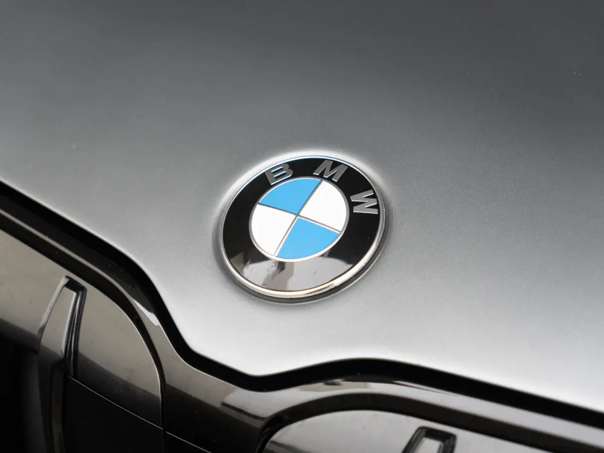 xDrive23i | M Sportpakket | Travel Pack | Achteruitrijcamera | Panoramadak | Stoelverwarming | 18'' |