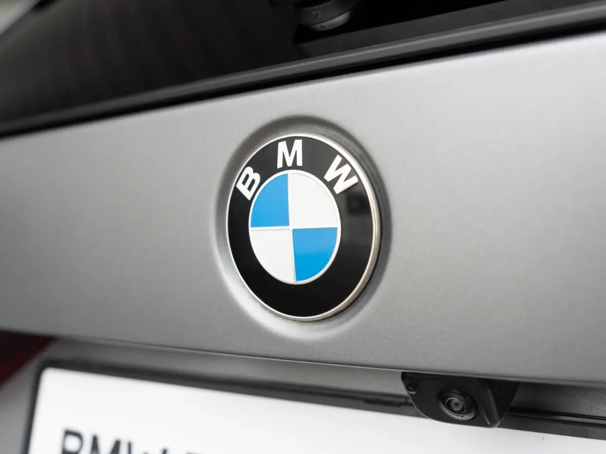 xDrive23i | M Sportpakket | Travel Pack | Achteruitrijcamera | Panoramadak | Stoelverwarming | 18'' |
