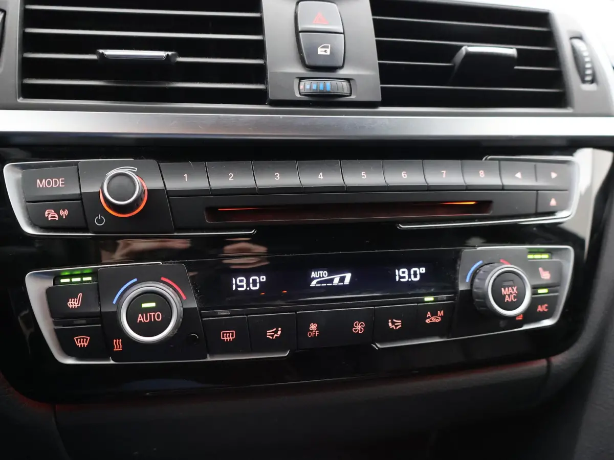 320D 163 PK EDE + WEGKL. TREKHAAK | HARMAN/KARDON | EURO 6 | LEDER SPORTINTERIEUR