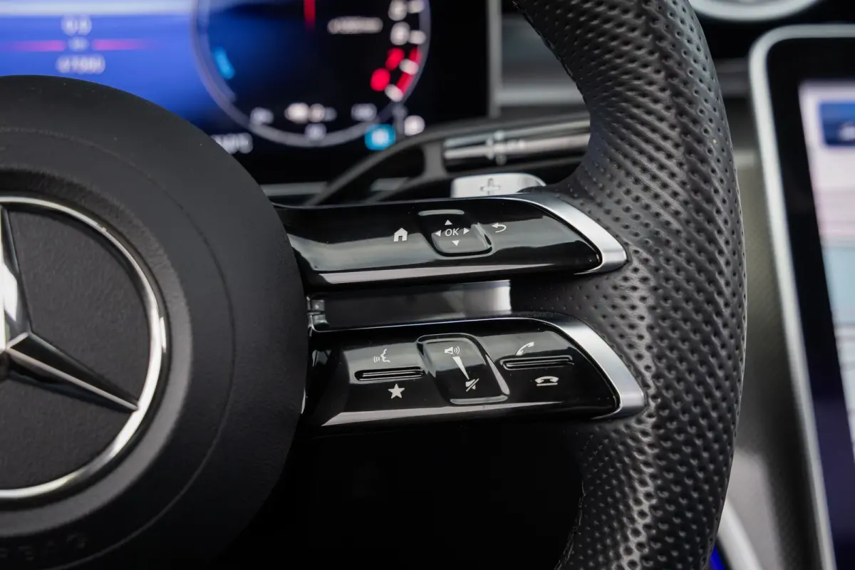300 e AMG Line | Burmester 3D | Head Up Display | Origineel Nederlands! | Pano-dak | 360 Camera | Memory stoelen | Leder | Adapt. Cruise | Laser LED | 4-season banden |