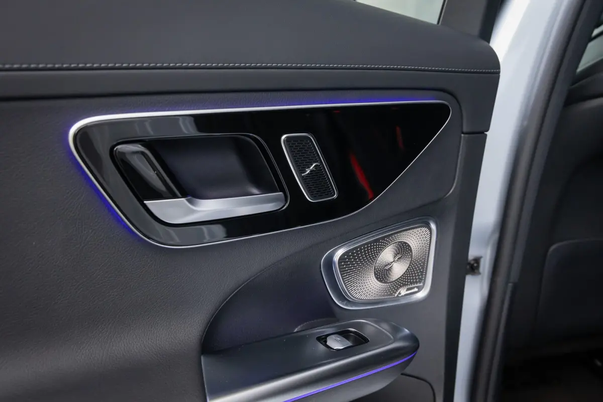 300 e AMG Line | Burmester 3D | Head Up Display | Origineel Nederlands! | Pano-dak | 360 Camera | Memory stoelen | Leder | Adapt. Cruise | Laser LED | 4-season banden |