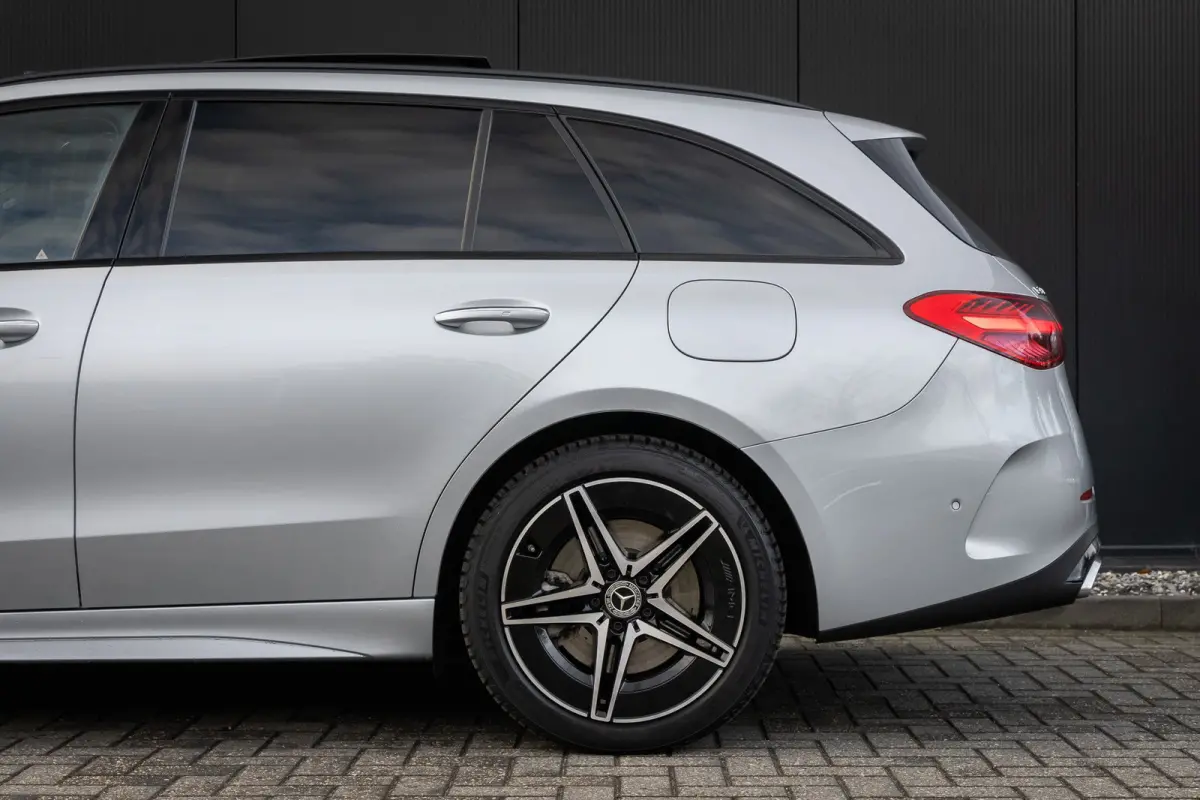 300 e AMG Line | Burmester 3D | Head Up Display | Origineel Nederlands! | Pano-dak | 360 Camera | Memory stoelen | Leder | Adapt. Cruise | Laser LED | 4-season banden |