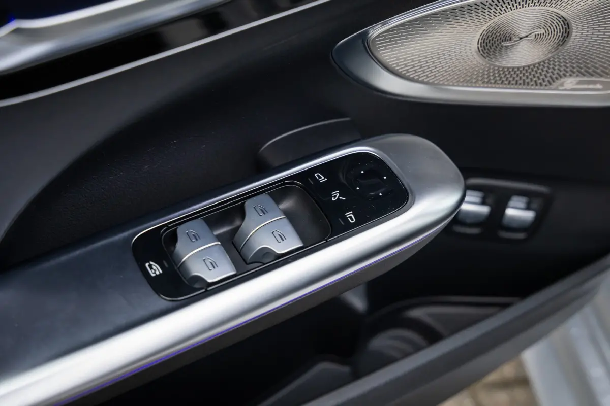 300 e AMG Line | Burmester 3D | Head Up Display | Origineel Nederlands! | Pano-dak | 360 Camera | Memory stoelen | Leder | Adapt. Cruise | Laser LED | 4-season banden |