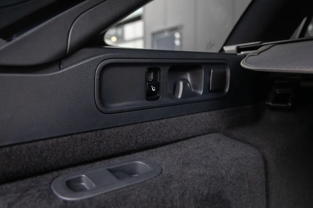 300 e AMG Line | Burmester 3D | Head Up Display | Origineel Nederlands! | Pano-dak | 360 Camera | Memory stoelen | Leder | Adapt. Cruise | Laser LED | 4-season banden |