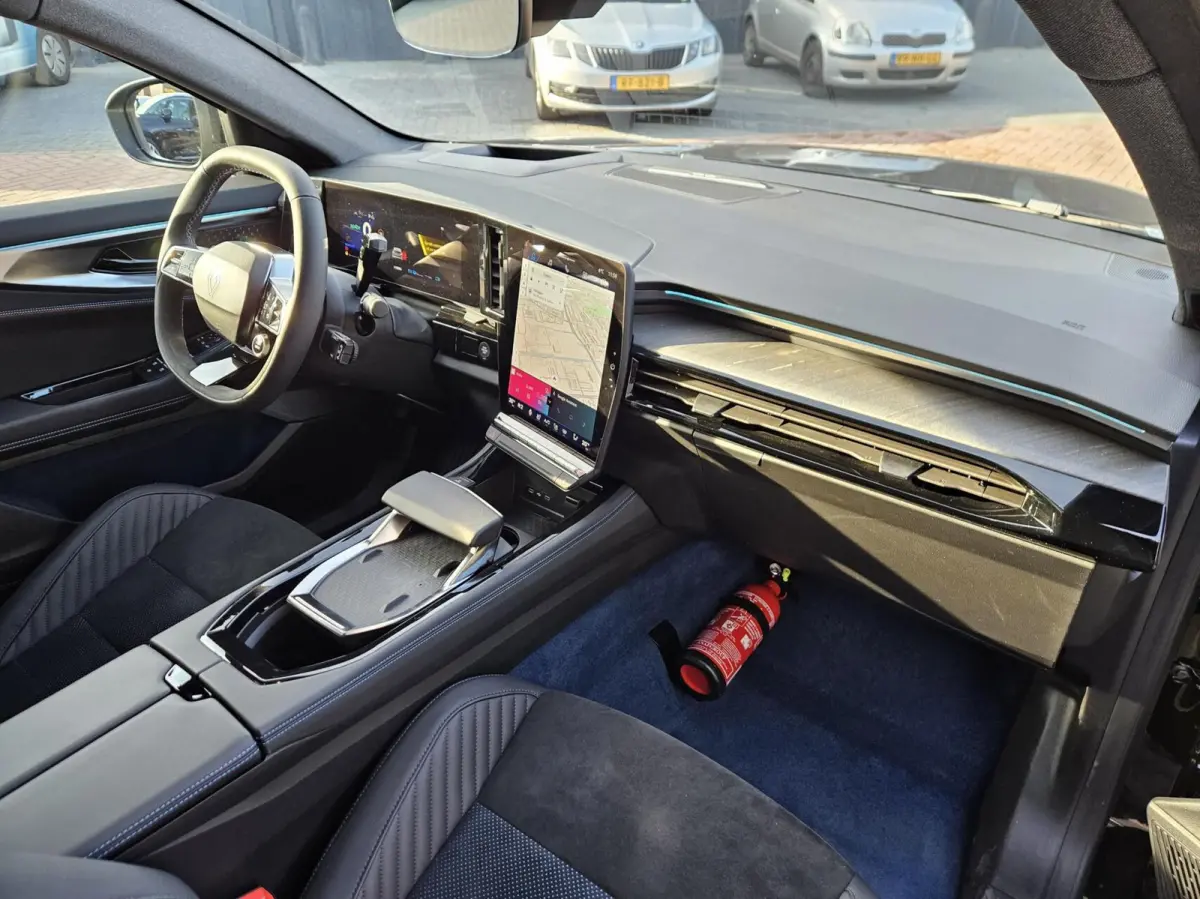 1.2 E-Tech 4x4 plug-in hybrid 300 Atelier Esprit Alpine