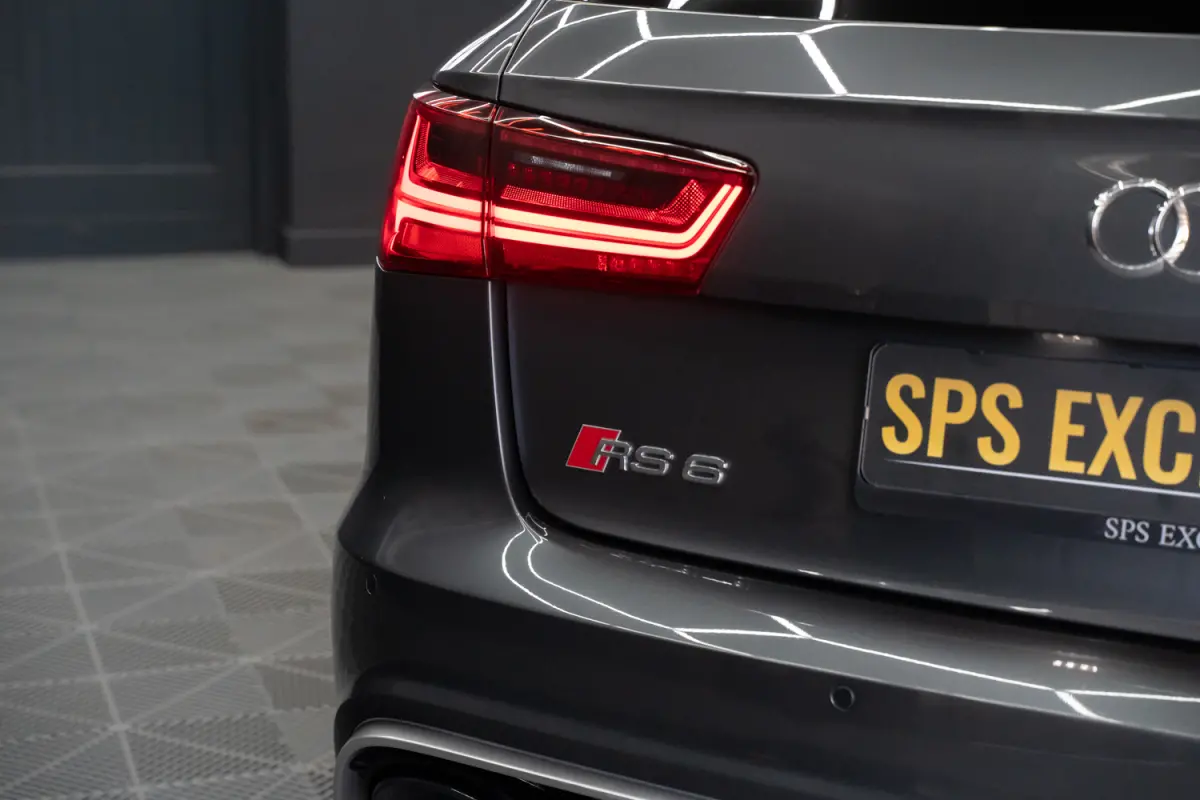 4.0 TFSI RS 6 quattro Pro Line Plus Keramisch / Pano / Alarm / Facelift / luchtv. / Matrix / ACC / Carbon