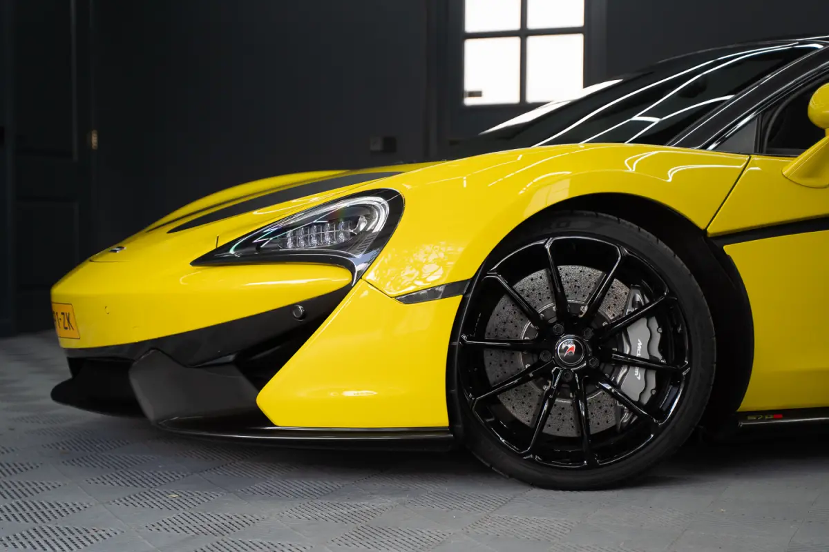 / Louwman O.H. / Lift / Keramisch / Novitec / Elite paint / Memory / Bowers & Wilkins / Soft close / Camera / LoJack Launch Edition Spider