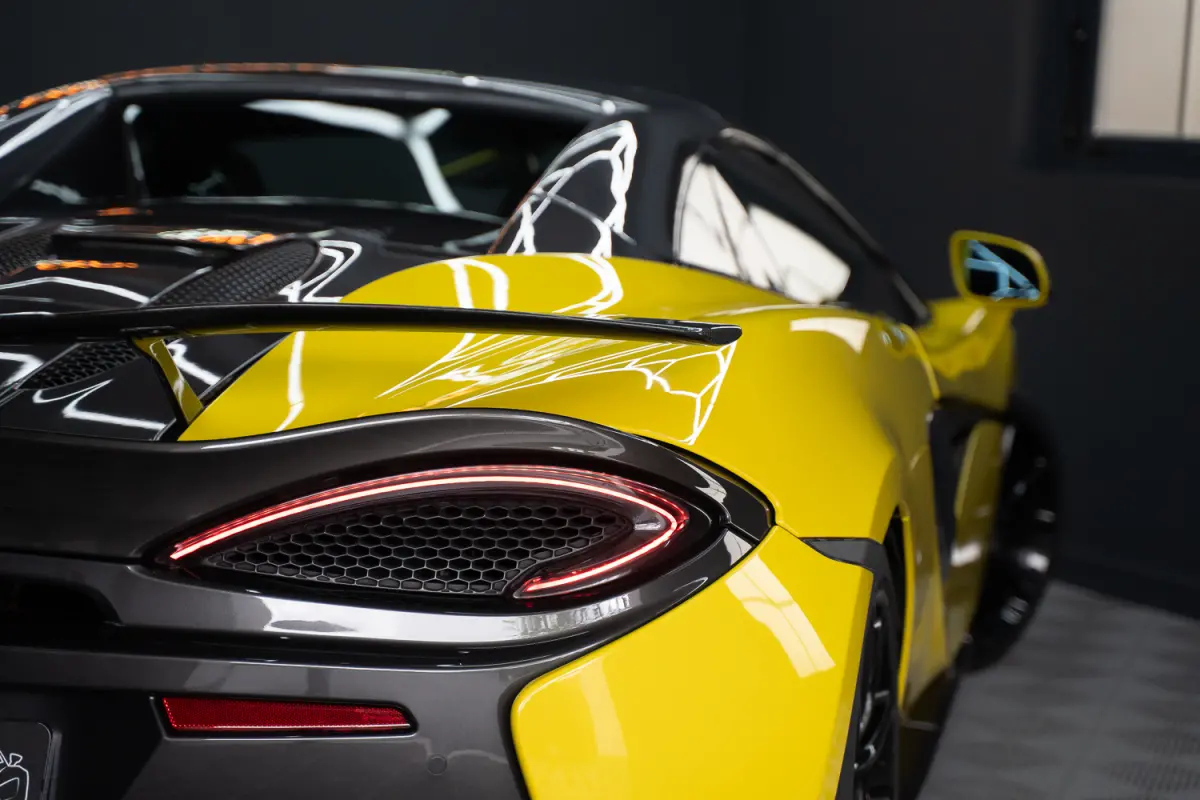 / Louwman O.H. / Lift / Keramisch / Novitec / Elite paint / Memory / Bowers & Wilkins / Soft close / Camera / LoJack Launch Edition Spider