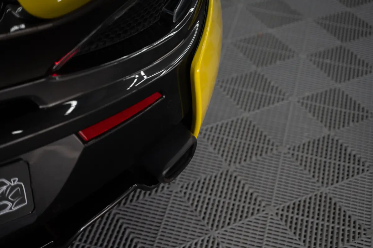 / Louwman O.H. / Lift / Keramisch / Novitec / Elite paint / Memory / Bowers & Wilkins / Soft close / Camera / LoJack Launch Edition Spider
