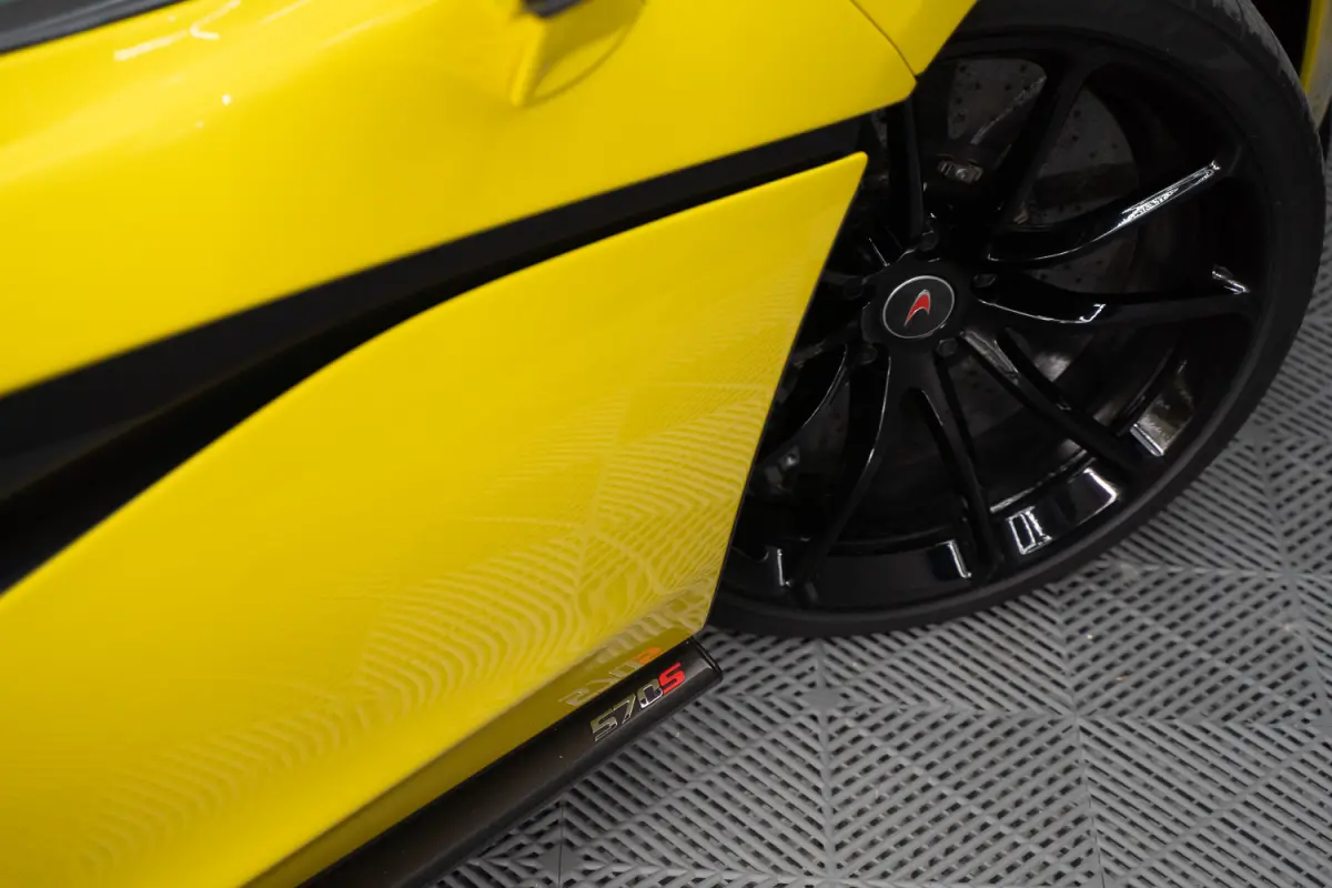 / Louwman O.H. / Lift / Keramisch / Novitec / Elite paint / Memory / Bowers & Wilkins / Soft close / Camera / LoJack Launch Edition Spider